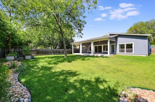 8208 Burrell Dr, Austin TX  78757-8339 exterior