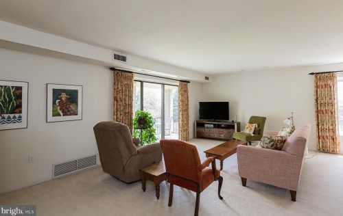 22 Valleybrook Dr, Lancaster PA  17601-4623 exterior