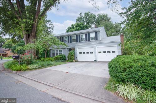 9924 Rand Dr, Springfield VA  22015-3812 exterior