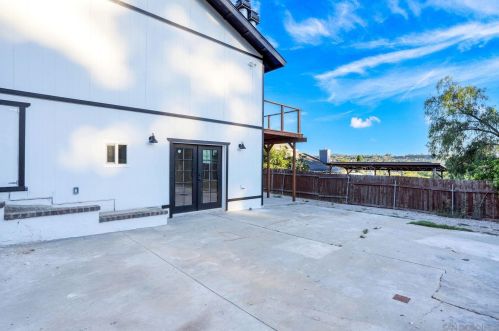 252 Plumosa Ave, Vista CA  92083-8022 exterior