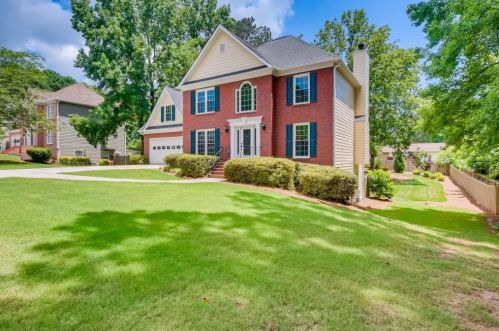 370 Saint Marks Dr, Lilburn, GA 30047-4117