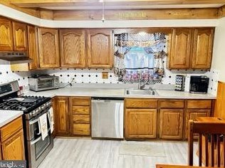 833 Devenney Dr, Gloucester, NJ 08031-1742