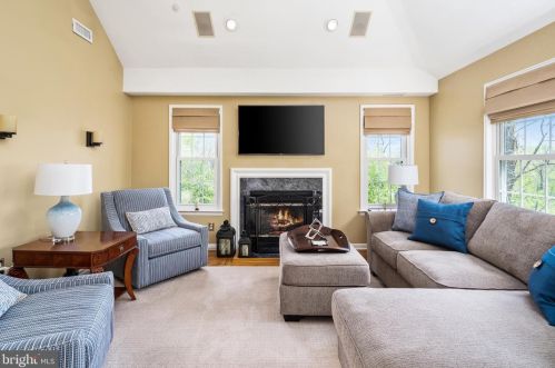 527 Brickhouse Rd, Princeton NJ  08540-7363 exterior