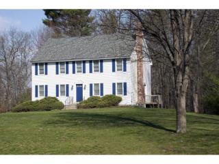 3 Walnut Dr, Londonderry, NH 03053-2659