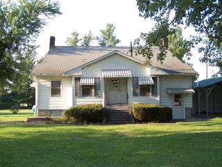 9080 Battleford Rd, New Castle, IL 62987-1322