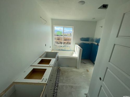 492 600, Hyrum UT 84319-1763 exterior