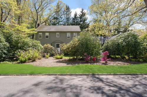 121 Hedgerow Dr, Warwick, RI 02886-9563