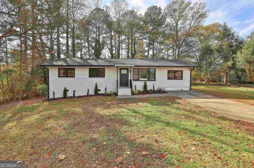 31 Cherokee St, Newnan, GA 30263-1021