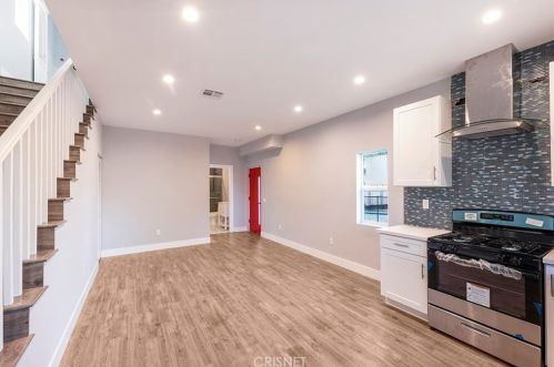 7960 Amestoy Ave, Van Nuys CA  91406-1603 exterior