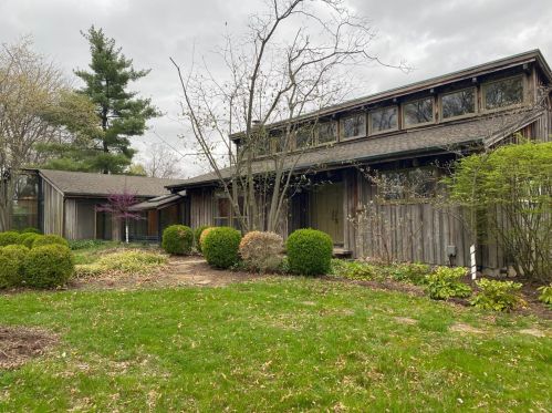 6942 Bridgetown Rd, Cincinnati, OH 45248-2822