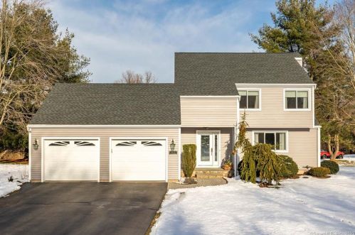 52 Rosewood Dr, Glastonbury, CT 06033-1647