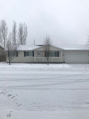347 Madsen St, Labelle, ID 83442-5417