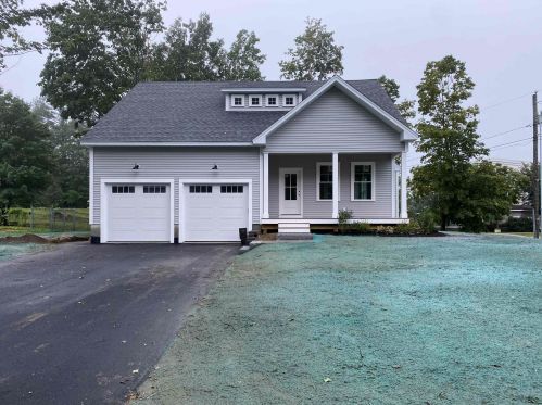 78 Bartlett Ave, Somersworth, NH 03878-1816