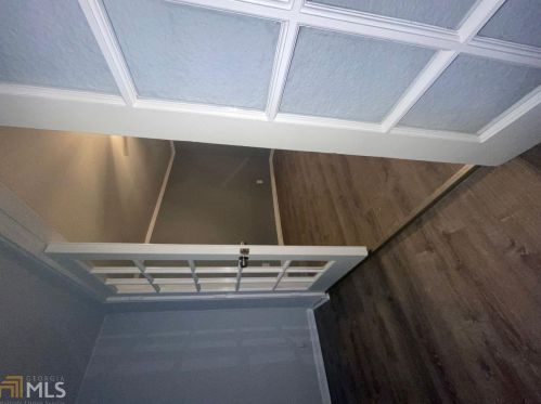 71 Montre Sq, Atlanta GA  30327-4044 exterior