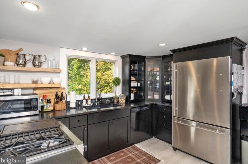 5835 Broad St, Trenton NJ  08620-9508 exterior