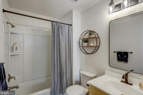 189 Valleybrook Dr, Lancaster PA  17601-4620 exterior