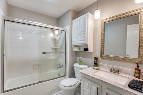 2049 Christie Ln, Carrollton TX 75007-3509 exterior