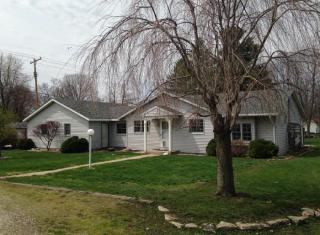 605 7th St, Hoopeston, IL 60942-1216