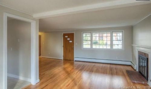 77 Elm St, Windsor CT  06095-2914 exterior