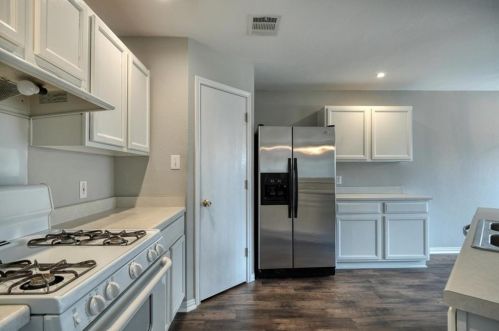 640 Goldenrod St, Uhland TX  78640-5456 exterior