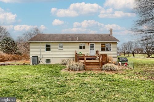 332 Bonnybrook Rd, Carlisle PA  17015-9290 exterior