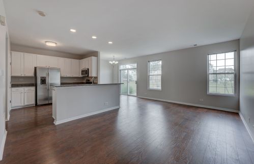490 Brookside Dr, Oswego, IL 60543-3002