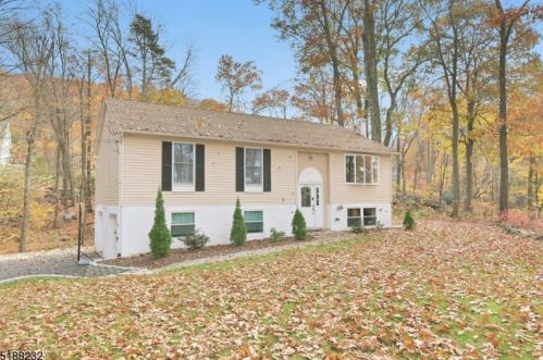 19 Upper Notch Rd, Wantage, NJ 07461-4728
