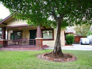 3857 Elmwood Ct, Riverside, CA 92506-1110