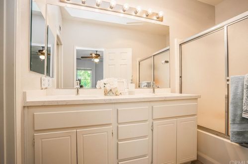 72 Salton, Irvine CA  92602-2425 exterior