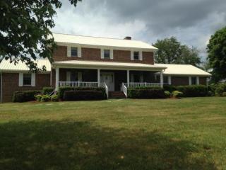 222 Ellenburg Ln, Greeneville, TN 37745-3089