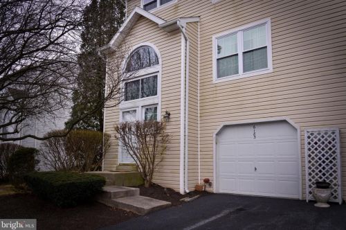 6183 Spring Knoll Dr, Harrisburg, PA 17111-6863