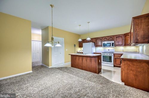102 Shady Ln, Harrisburg, PA 17112-1886