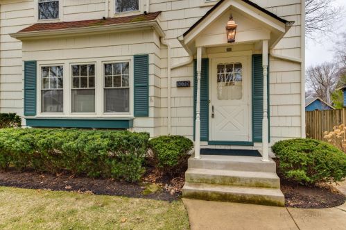 1070 Cherry St, Northfield, IL 60093-2150