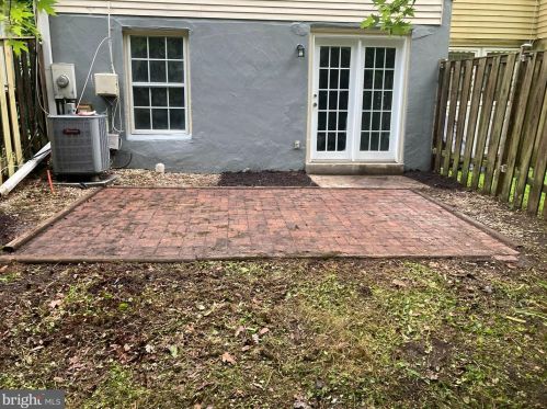 6386 Shaundale Dr, Springfield VA  22152-2143 exterior