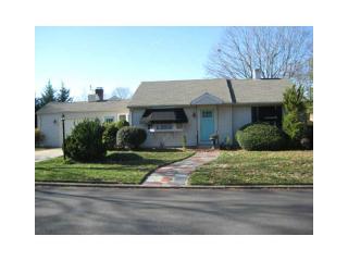 20 Revere St, Pawtucket, RI 02861-1528