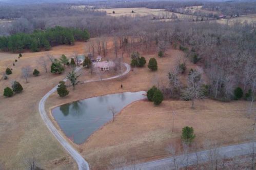 1333 C C C Rd, Dickson, TN 37055-4224