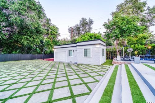 1616 Wabasso Way, Glendale CA  91208-2441 exterior