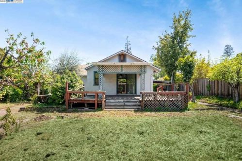 260 Edlee Ave, Palo Alto, CA 94306-4105