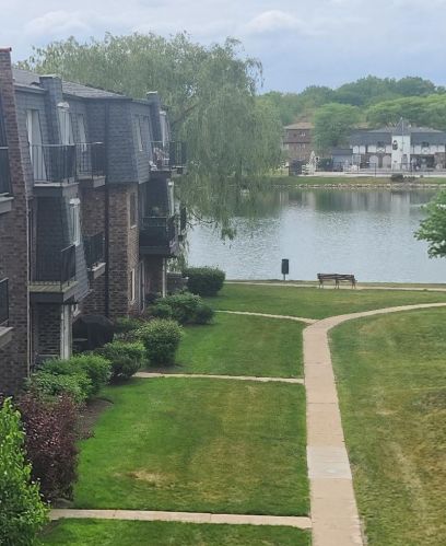 9416 Bay Colony Dr, Des Plaines IL  60016-3779 exterior