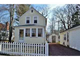 58 Bridge St, Warren, RI 02885-4006
