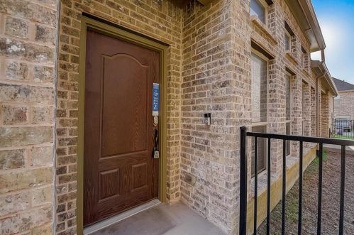 4272 Comanche Dr, Carrollton TX 75010-3300 exterior