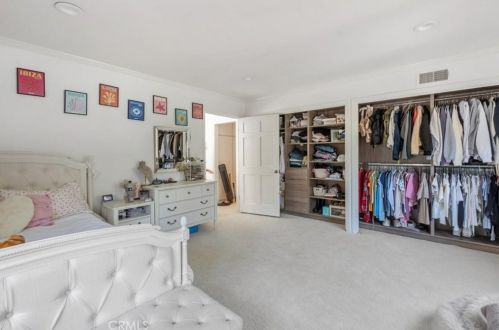 1566 Hillside Dr, Glendale CA  91208-2456 exterior