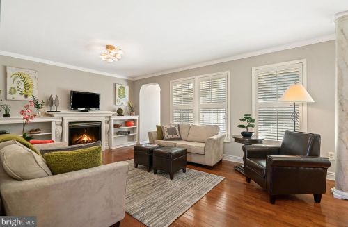 8017 Ellet Rd, Springfield VA  22151-1921 exterior