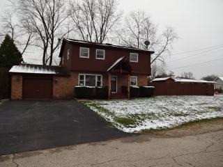 301 Hill Ct, Antioch, IL 60002-1634