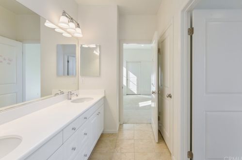 48 Twin Gables, Irvine CA  92620-3506 exterior