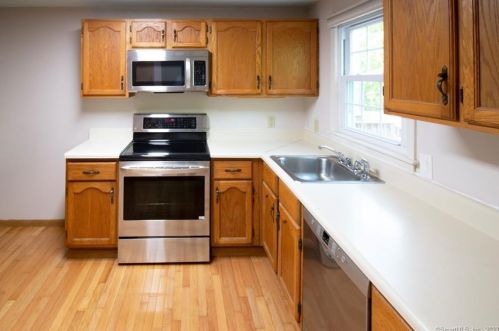 81 Pattagansett Rd, Niantic, CT 06357-2346