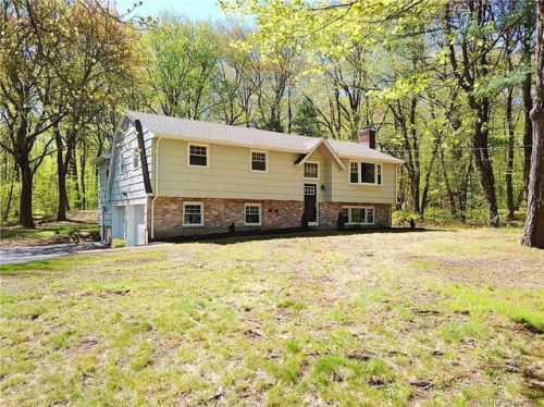 16 Sturbridge Rd, East Hampton, CT 06447-1532