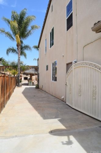 12722 Royal Palm Ln, Riverside CA  92503-7077 exterior