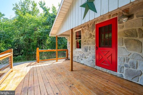 365 Big Oak Dr, Shepherdstown WV 25443-4598 exterior