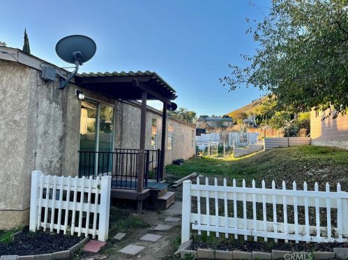 6062 Rouner Dr, Riverside CA  92509-1733 exterior